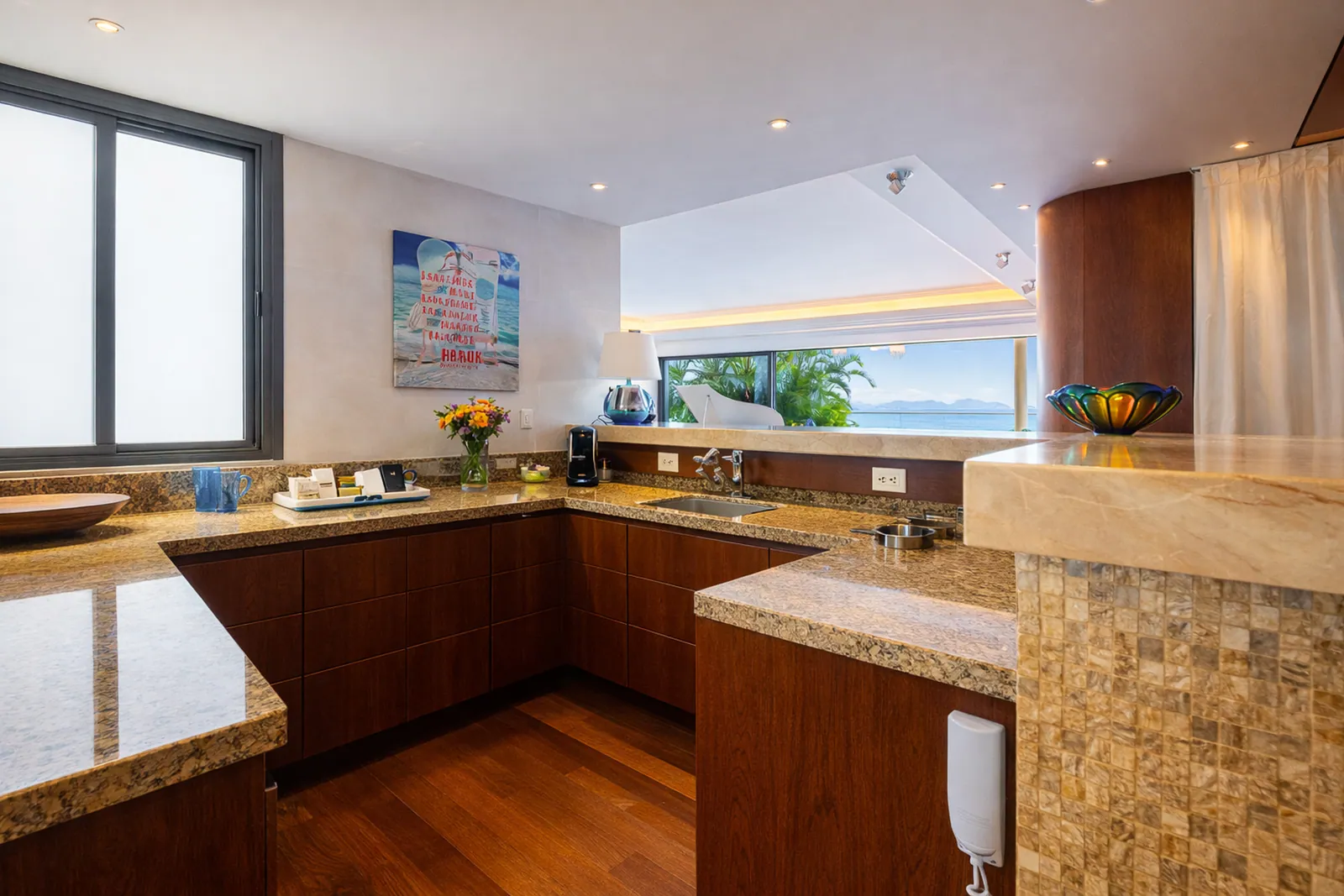 Fitted kitchen in wood and granite with oven and hob